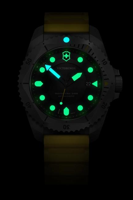 Victorinox Dive Pro Quartz 241992 43mm 
