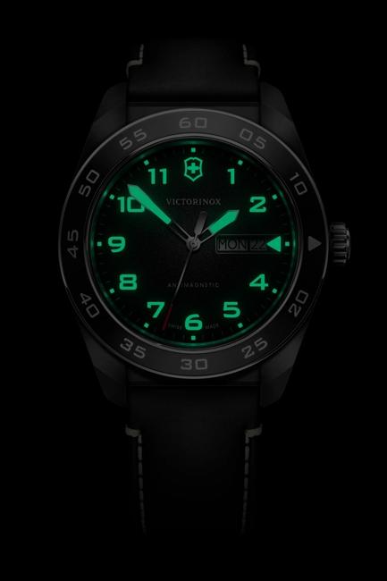Victorinox Swiss Army Quartz 242041 42mm 