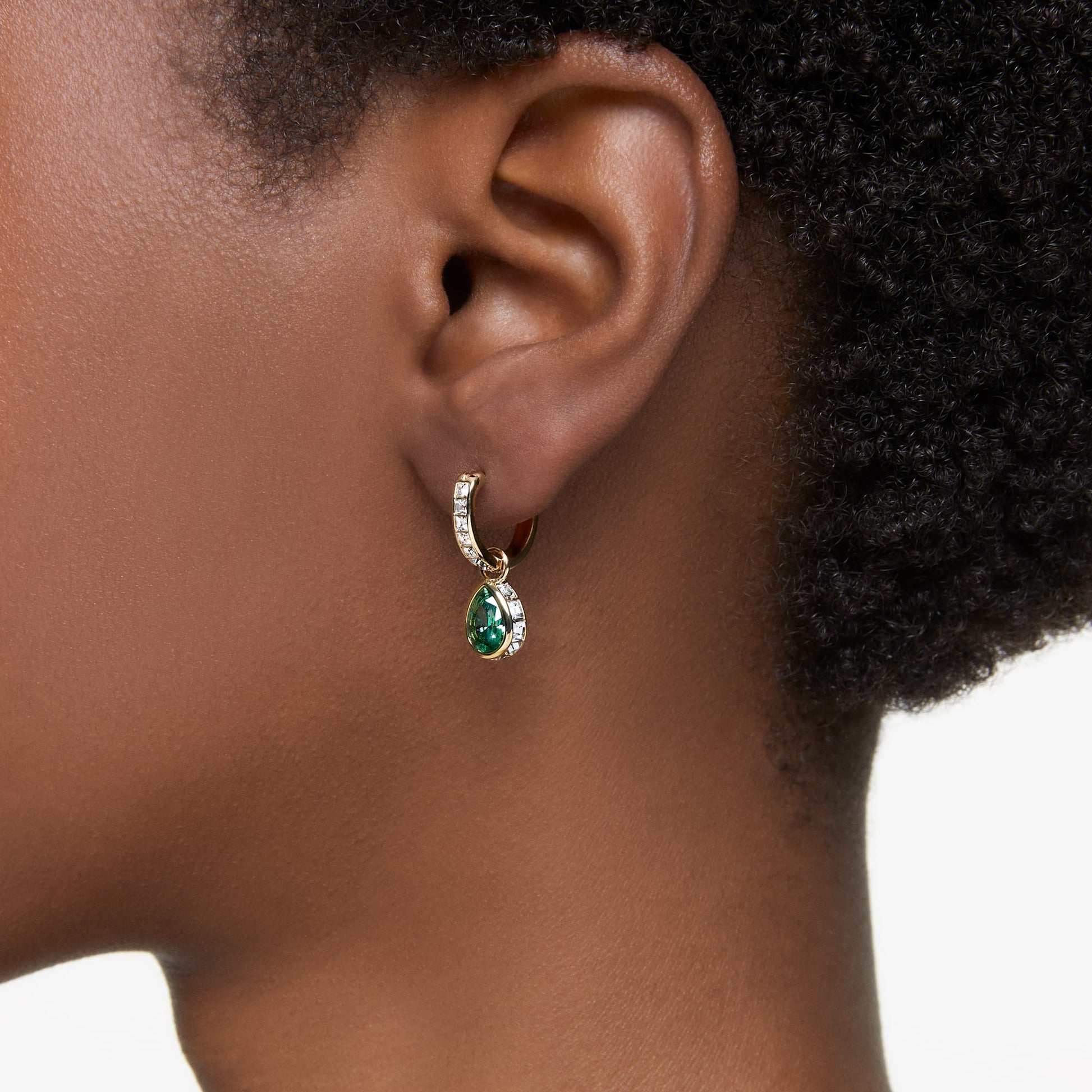 Swarovski Chroma drop earrings Pear cut, Green, Gold-tone plated 5662922